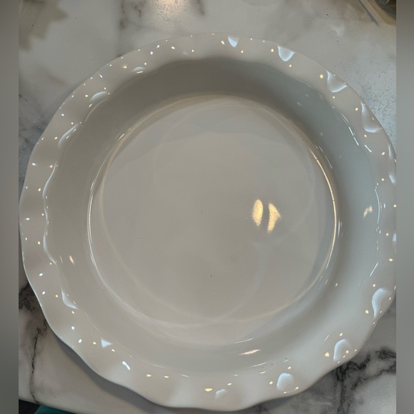 Stoneware 11 inch pipe plate with ruffled edge, red and white - Picture 3 of 5